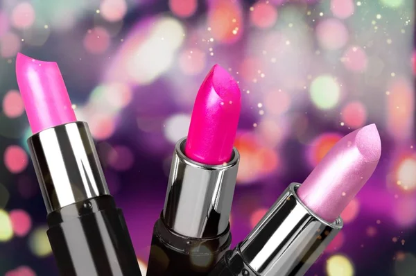 Drie Kleurrijke Lippenstiften Lichte Achtergrond — Stockfoto
