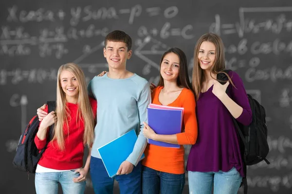 Grupo Estudantes Com Livros Sorrindo Para Câmera — Fotografia de Stock