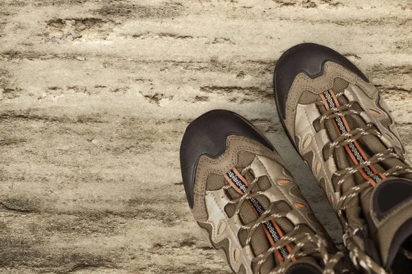 Turistické boty s kompasem - izolovaný — Stock fotografie