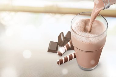 Lezzetli çikolatalı milkshake cam masada