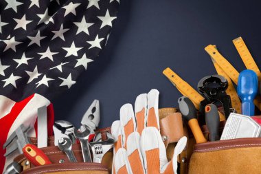 Alet kemeri ve ABD bayrağı