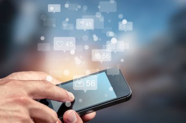 Cep telefonu kullaranarak erkek eller 