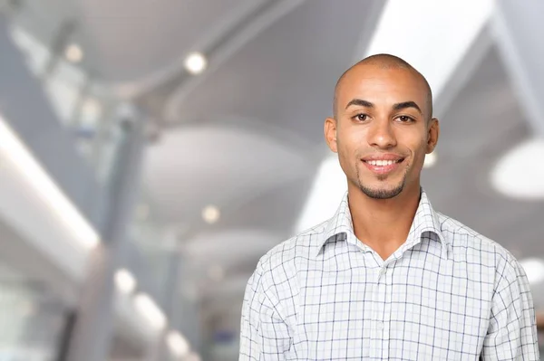 Joven Africano Hombre Sonriendo Cámara —  Fotos de Stock