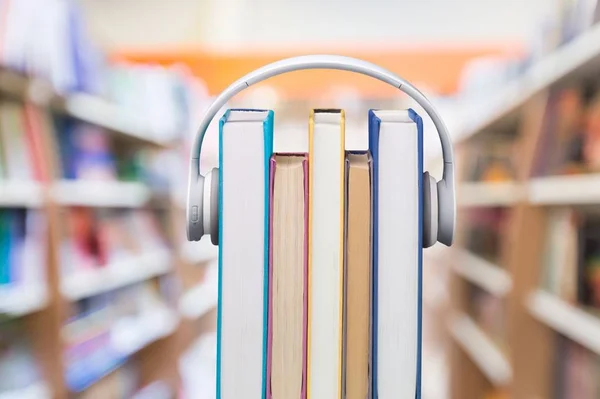 Pila Libros Estante Biblioteca —  Fotos de Stock