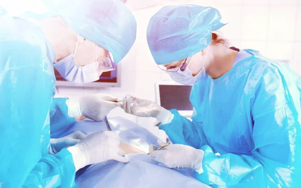 Jovens Cirurgiões Sala Operações — Fotografia de Stock