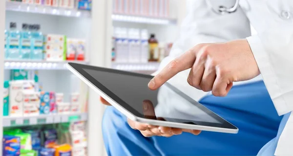 Close Doctor Het Ziekenhuis Werkt Met Tablet — Stockfoto