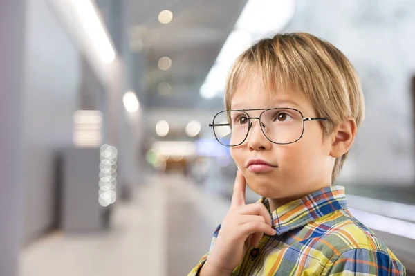 Lindo Niño Gafas Graduadas —  Fotos de Stock