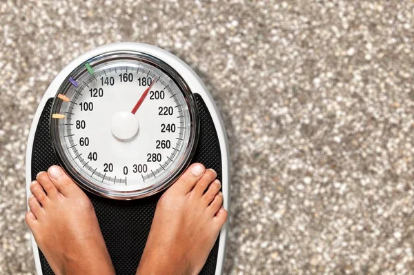 Frau Die Drinnen Auf Einer Waage Steht Problem Übergewicht — Stockfoto