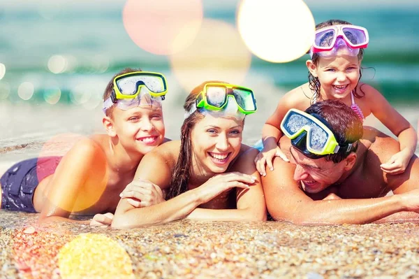 Feliz Familia Vacaciones Playa — Foto de Stock