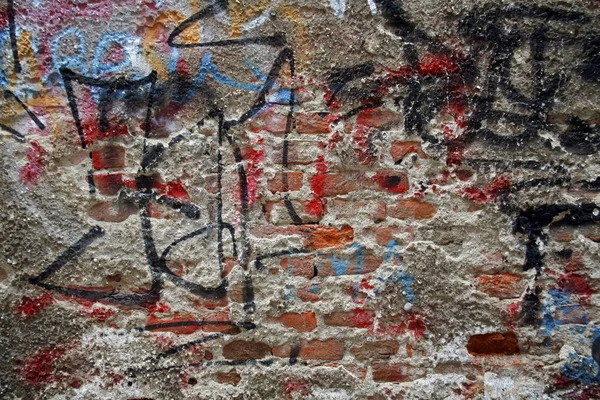 Zagreb 'in eski tuğla ve cepheleri, kentin eski kesimindeki geçmişleri, Hırvatistan ve Avrupa' yı harap etti