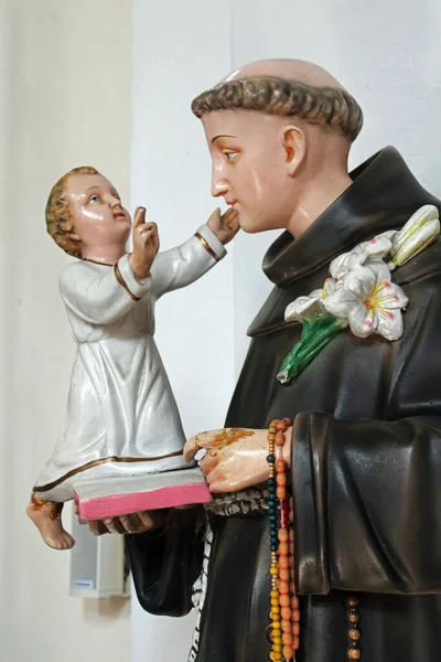 Padualı Aziz Anthony, Azizler Kilisesi 'nde heykel, Zagreb, Hırvatistan ve Avrupa yakınlarındaki Sesvete