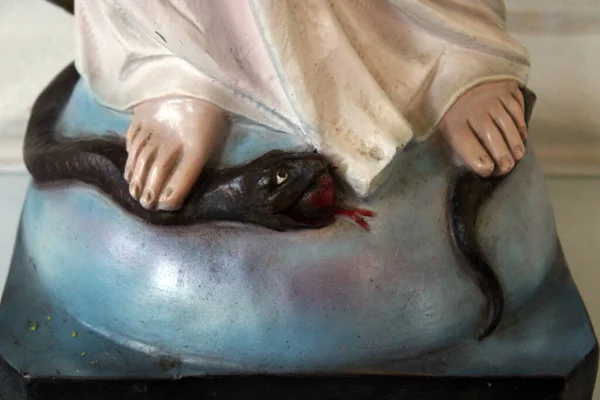 Padualı Aziz Anthony, Azizler Kilisesi 'nde heykel, Zagreb, Hırvatistan ve Avrupa yakınlarındaki Sesvete