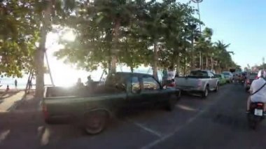 Jomtien Asya çıkabilir boyunca bir motosiklet sürme. Tayland. Pattaya