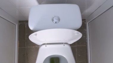 Genel beyaz tuvalet üstten görünüm.