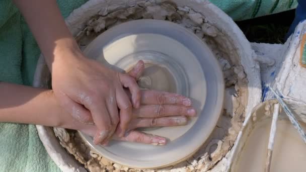 Top view on Potters hands work with clay on a potters wheel — Stock Video