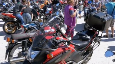 Motosiklet Festivali binmek. Bisiklet Festivali pek çok motosiklet sürüş.