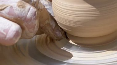 Ana potter ve kil potters direksiyonda vazo