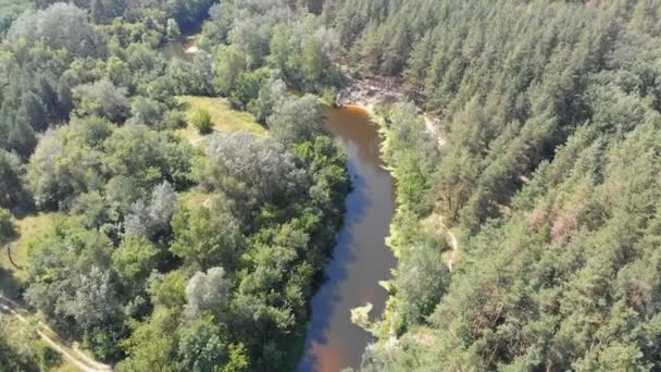 Belgili tanımlık nehir yatak dron üst görünümden olduğunu — Stok video