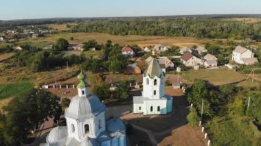 Ukrayna Hıristiyan Kilisesi yer köyün havadan görünümü