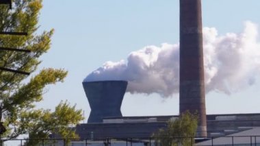 Bacalar, endüstriyel Metalurji tesisi yükselir City yakınındaki atmosferde gelen duman