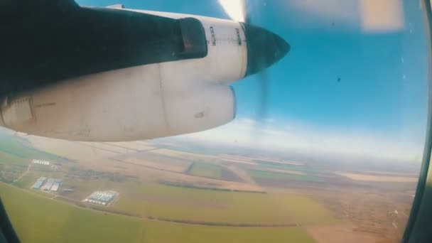 The view from the window of a light airplane on an engine with rotating propeller blades — Stock Video