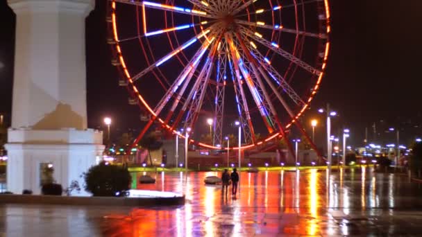 Pariserhjul Och Fyr Parken Mirakel Natten Banvallen Batumi Regnet — Stockvideo
