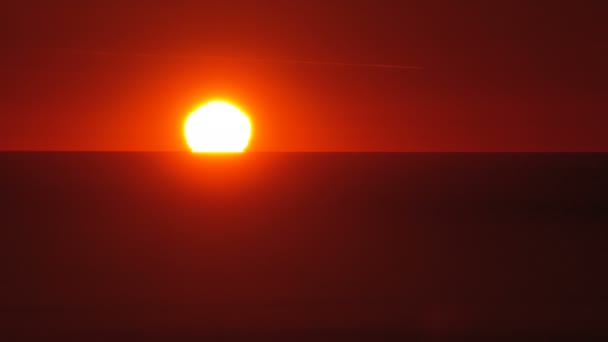 Sonnenuntergang über dem Meer — Stockvideo