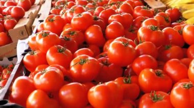 Vitrin sokak piyasada domates ile
