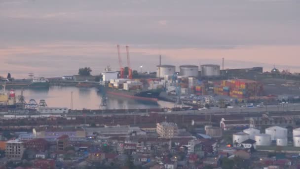 Vue aérienne du port de Batoumi le soir . — Video