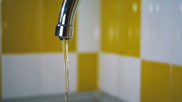 Water Running from the Tap into a Sink. Slow Motion — Stock Video