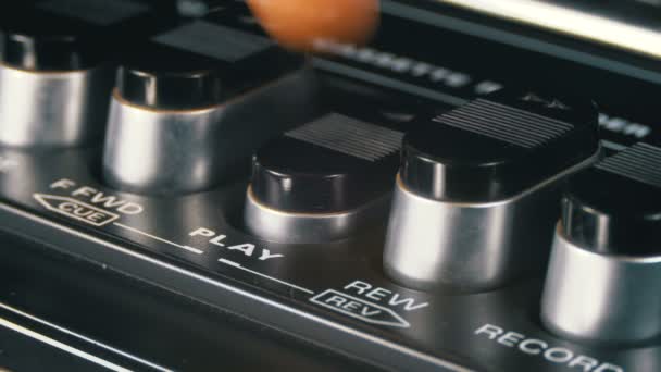 テープ レコーダー、再生、停止、録音、ff のプッシュ ボタン Rew — ストック動画