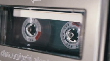 Ses kaset ses kayıt cihazı oynama ve Rotates güvertesine eklenir