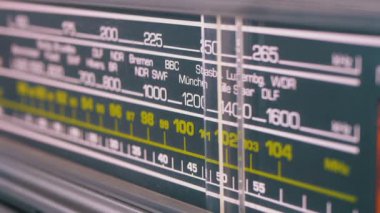 Analog Radyo arama sıklığını Vintage alıcı ölçeğini ayarlama