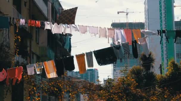 Clothes hanging and drying on a rope on a multi-story building in a poor district of the city — Stock Video