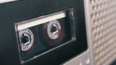 Ses kaset ses kayıt cihazı oynama ve Rotates güvertesine eklenir