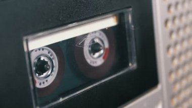 Ses kaset ses kayıt cihazı oynama ve Rotates güvertesine eklenir