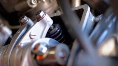 Motosiklet motorunda vanalar. Eksantrik mili motosiklet motoru.