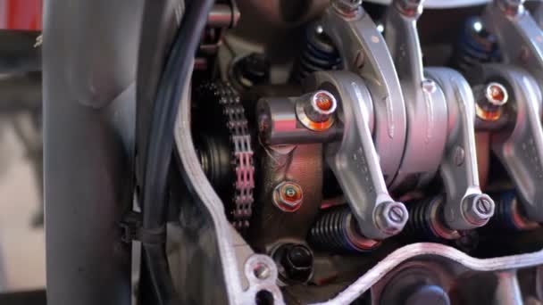 모터 사이클 엔진의 밸브 및 밸브 메커니즘. 캠 축 오토바이 엔진. — 비디오