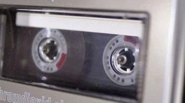 Ses kaset ses kayıt cihazı oynama ve Rotates güvertesine eklenir