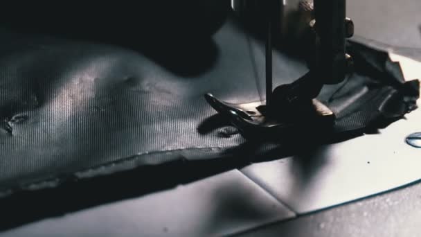 Agulha de máquina de costura em movimento — Vídeo de Stock
