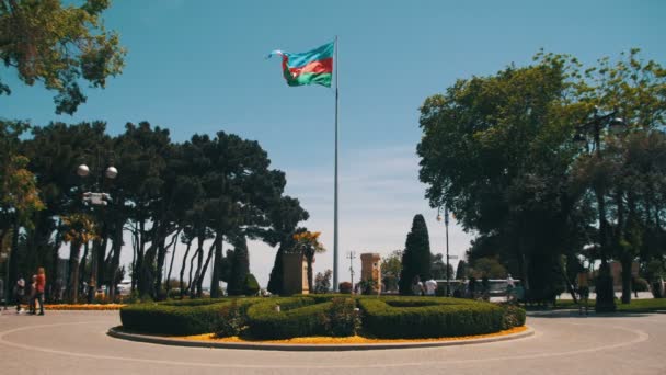 Azerbajdzjan flagga Square i Baku — Stockvideo