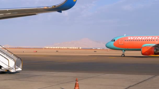 Arriving Passenger Aircraft moves on the Runway at the Airport in Desert of Egypt — Stock Video