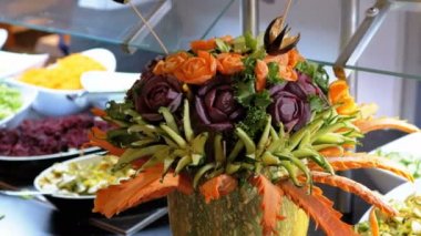 Mısır'da bir büfe üzerinde çiçek şeklinde sebze Demet