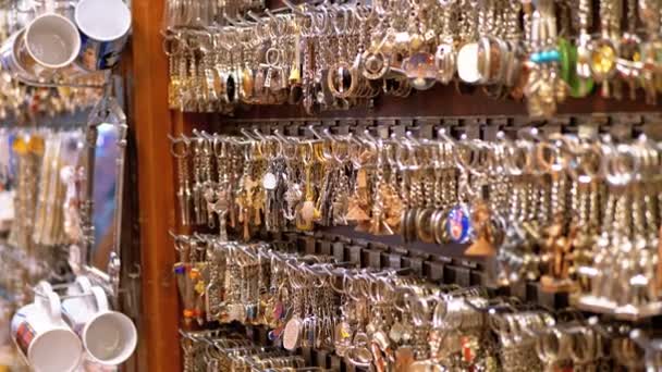 Egyptian souvenirs shops for tourists in the old city market at night — Stock Video