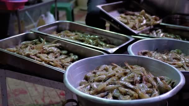 Fresh Shrimps are Sold in an Open Store Window on the Street Market. Egypt — Stock Video