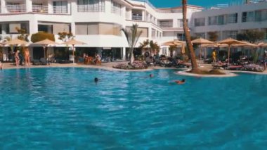 Mısır Resort bir otelde Mavi Su ile Yüzme Havuzu