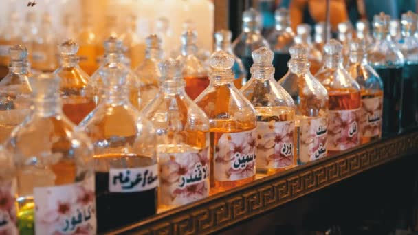 Huile aromatique et parfum dans la boutique arabe. Égypte — Video