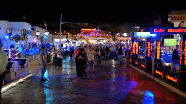 Vida noturna em Naama Bay Street, Egito, Sharm el Sheikh — Vídeo de Stock