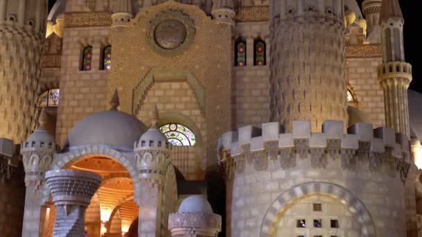 夜の旧市場のサハバモスク。エジプト、シャルム・エル・シェイク — ストック動画