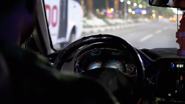 Taxi rides in Egypt, Sharm El Sheikh. View from the back of the driver — Stock Video